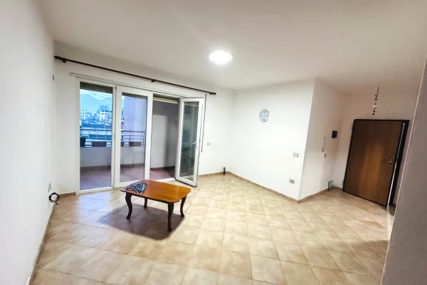 Shtepi me qera 2+1 ne Tirane - 350 Euro