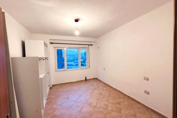 Shtepi me qera Apartament ne Tirane, 2+1, Mobilimi Bosh, pa mobiluar, Pagesa 350  Euro.