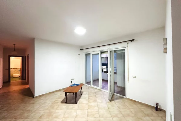 Shtepi me qera Apartament ne Tirane, 2+1, Mobilimi Bosh, pa mobiluar, Pagesa 350  Euro.