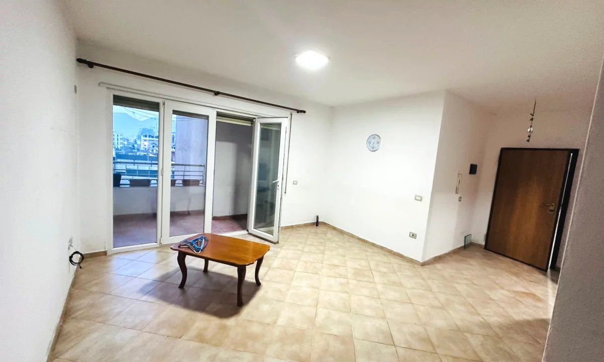 Shtepi me qera Apartament ne Tirane, 2+1, Mobilimi Bosh, pa mobiluar, Pagesa 350  Euro.