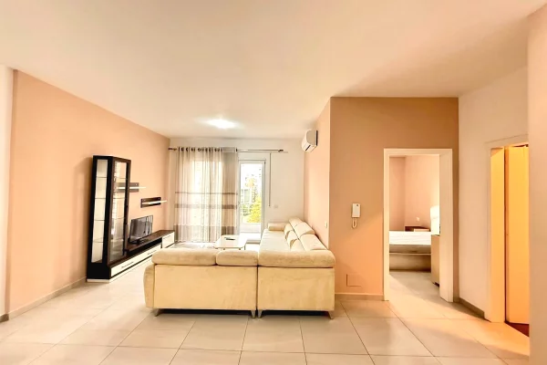 Shtepi ne shitje Apartament ne Tirane, 1+1, Mobilimi E mobiluar, Pagesa 195,000  Euro.