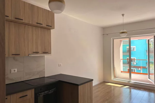 Shtepi me qera Apartament ne Tirane, 1+1, Mobilimi Pjeserisht e mobiluar, Pagesa 35,000  Leke.
