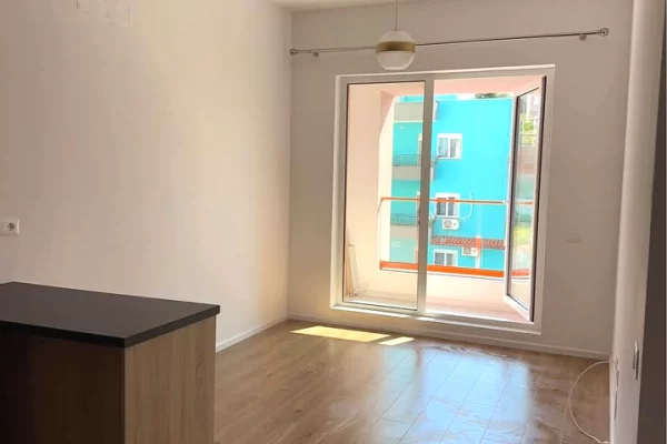 Shtepi me qera Apartament ne Tirane, 1+1, Mobilimi Pjeserisht e mobiluar, Pagesa 35,000  Leke.