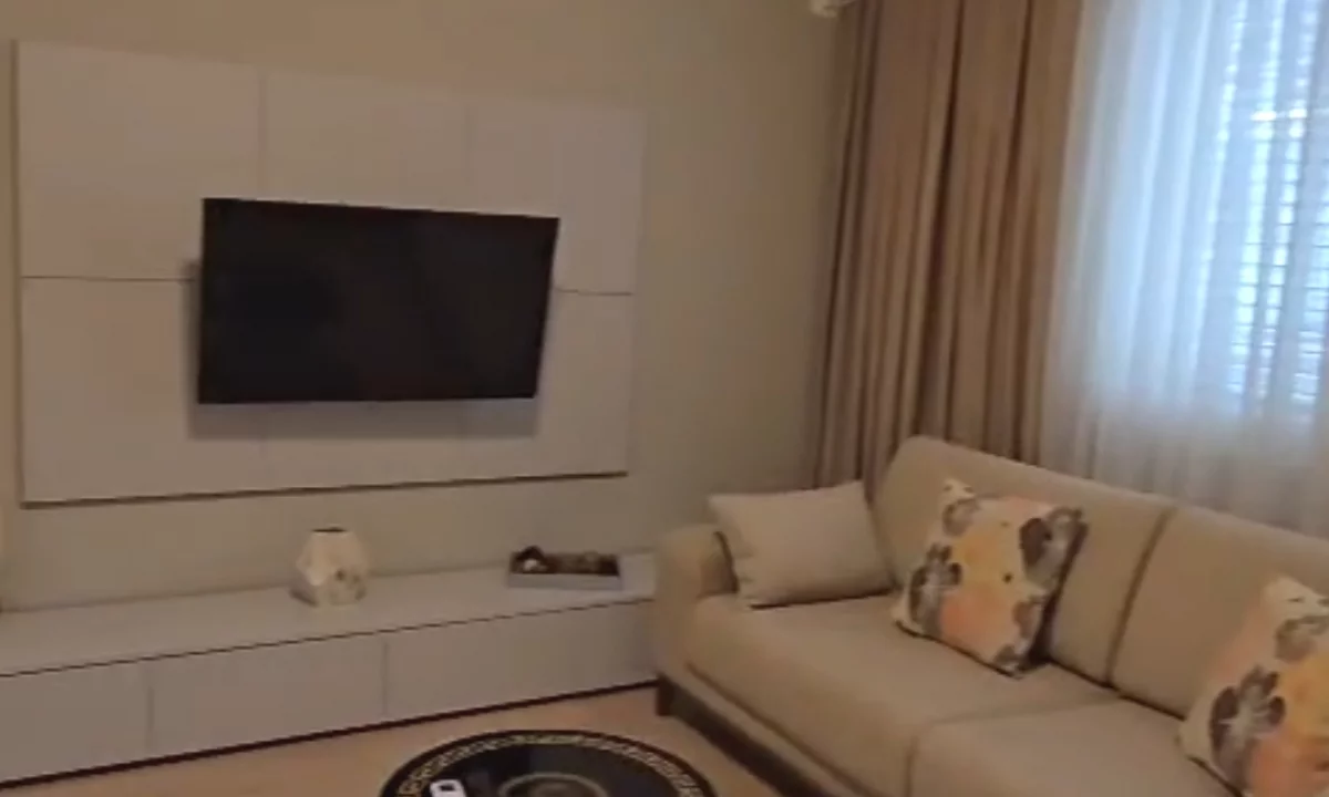 Shtepi ne shitje Apartament ne Tirane, 2+1, Mobilimi E mobiluar, Pagesa 235,000  Euro.