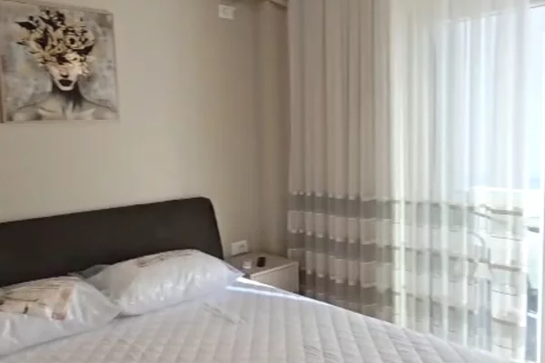 Shtepi ne shitje Apartament ne Tirane, 2+1, Mobilimi E mobiluar, Pagesa 235,000  Euro.