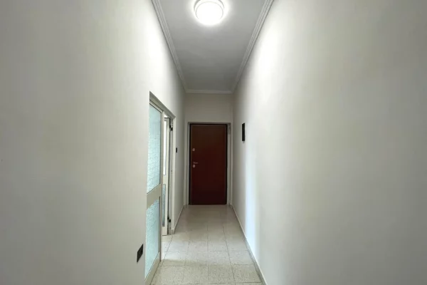 JEPET ME QERA AMBIENT PER ZYRE 2+1 – SHALLVARET