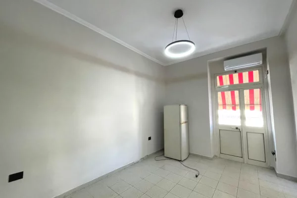 JEPET ME QERA AMBIENT PER ZYRE 2+1 – SHALLVARET