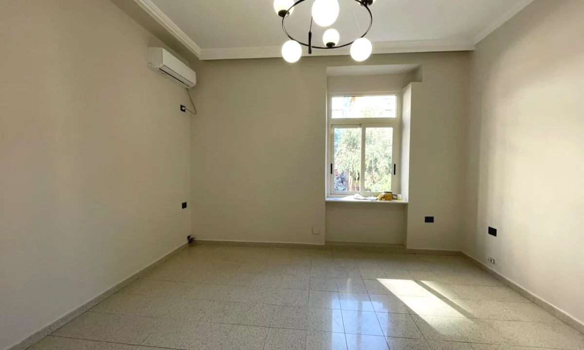 JEPET ME QERA AMBIENT PER ZYRE 2+1 – SHALLVARET