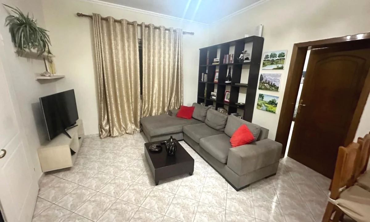 Shtepi me qera Apartament ne Tirane, 3+1, Mobilimi E mobiluar, Pagesa 800  Euro.