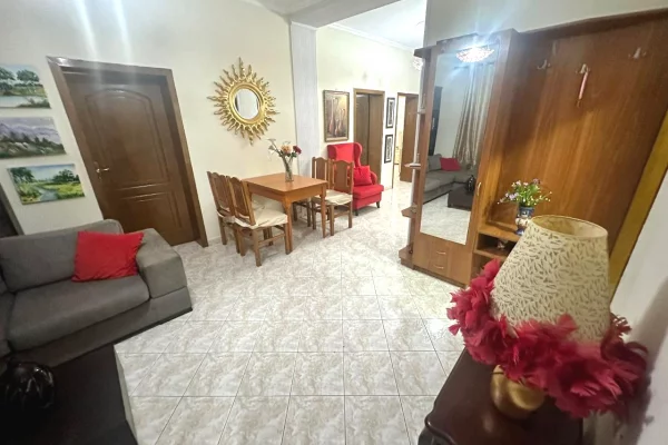 Shtepi me qera Apartament ne Tirane, 3+1, Mobilimi E mobiluar, Pagesa 800  Euro.