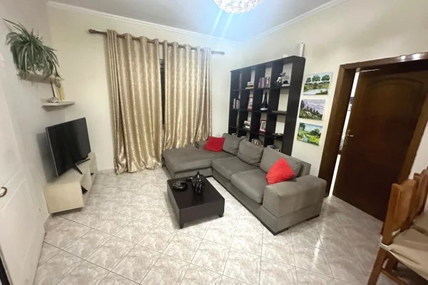 Ofrojme per qira apartament ne shtepi private 3+1+2 tualete ne Myslym Shyr