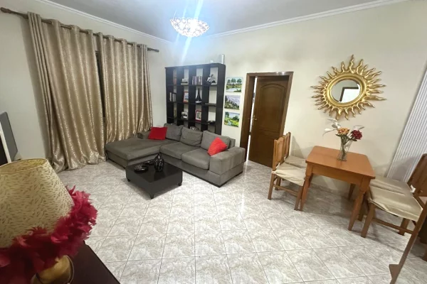 Shtepi me qera Apartament ne Tirane, 3+1, Mobilimi E mobiluar, Pagesa 800  Euro.