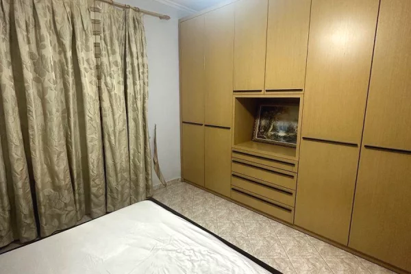 Shtepi me qera Apartament ne Tirane, 3+1, Mobilimi E mobiluar, Pagesa 800  Euro.