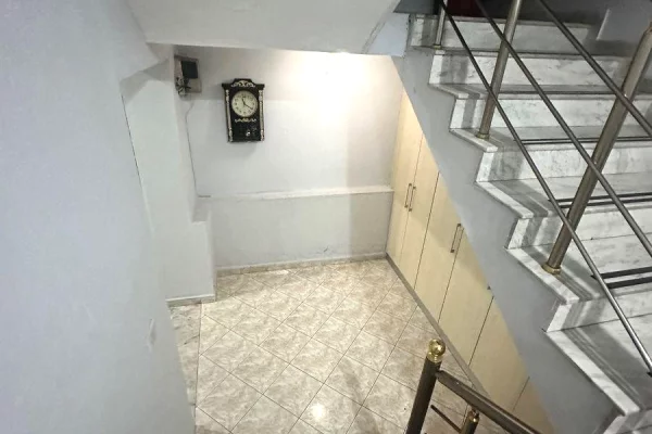 Shtepi me qera Apartament ne Tirane, 3+1, Mobilimi E mobiluar, Pagesa 800  Euro.