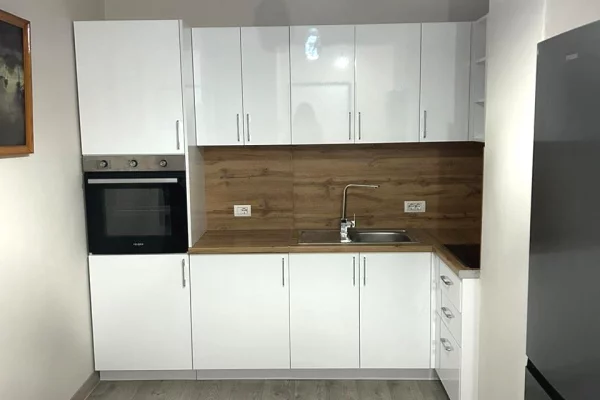 Shtepi me qera Apartament ne Tirane, 1+1, Mobilimi E mobiluar, Pagesa 55,000  Leke.