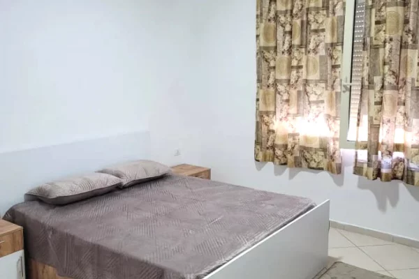 Shtepi me qera Apartament ne Tirane, 1+1, Mobilimi E mobiluar, Pagesa 35,000  Leke.