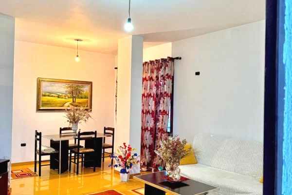 Shtepi me qera Apartament ne Tirane, 1+1, Mobilimi E mobiluar, Pagesa 45,000  Leke.