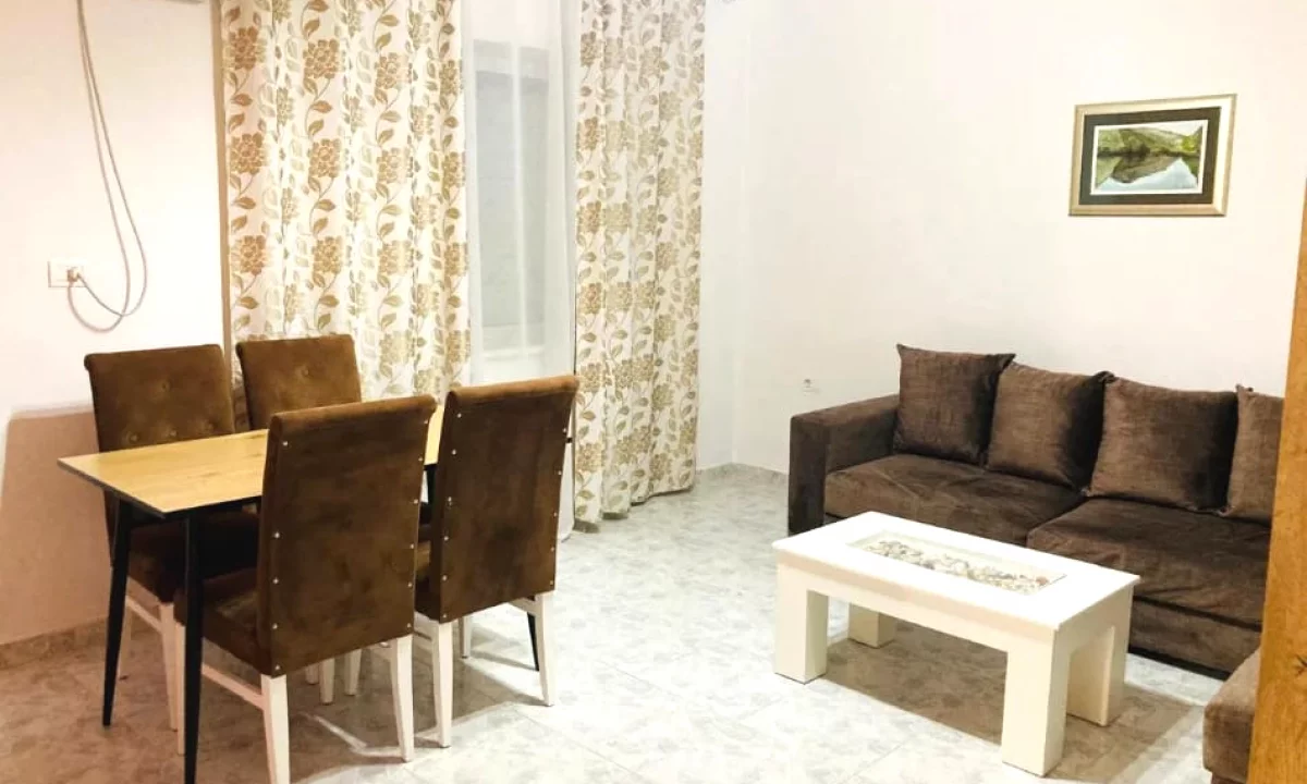 Shtepi me qera Apartament ne Tirane, 1+1, Mobilimi E mobiluar, Pagesa 50,000  Leke.