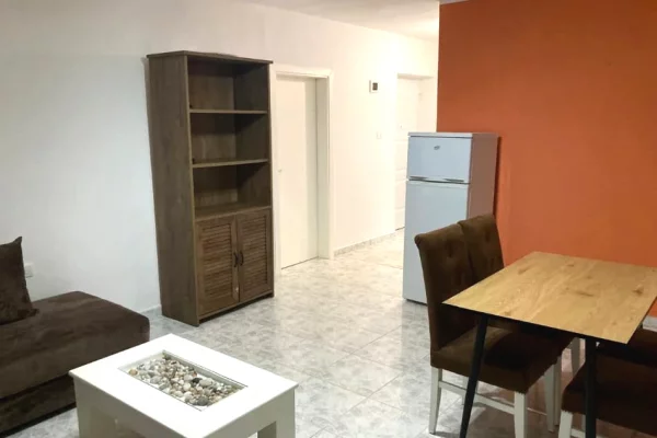 Shtepi me qera Apartament ne Tirane, 1+1, Mobilimi E mobiluar, Pagesa 50,000  Leke.