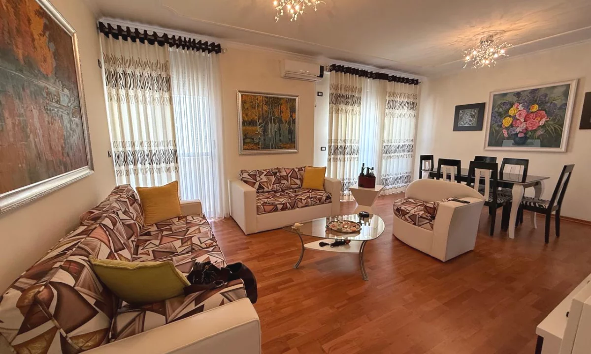 Shtepi ne shitje Duplex(shtepi me 2 kate) ne Tirane, 2+1, Mobilimi E mobiluar, Pagesa 186,000  Euro.