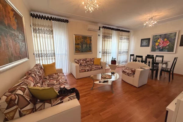 Shitet Dubleks 140m2 ne zonen e Yzberisht,rruga Besim Alla.