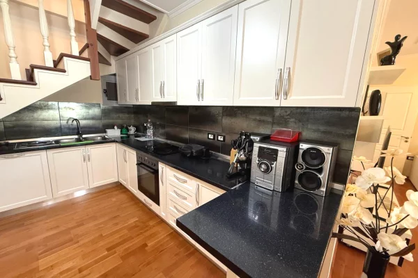 Shtepi ne shitje Duplex(shtepi me 2 kate) ne Tirane, 2+1, Mobilimi E mobiluar, Pagesa 186,000  Euro.