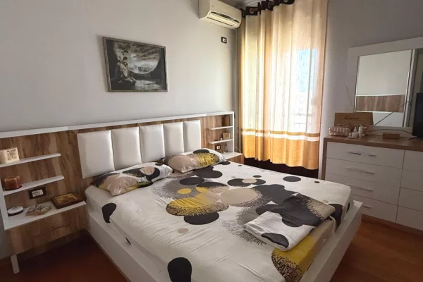 Shtepi ne shitje Duplex(shtepi me 2 kate) ne Tirane, 2+1, Mobilimi E mobiluar, Pagesa 186,000  Euro.