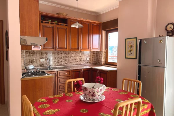 Shtepi me qera Apartament ne Tirane, 1+1, Mobilimi E mobiluar, Pagesa 800  Euro.