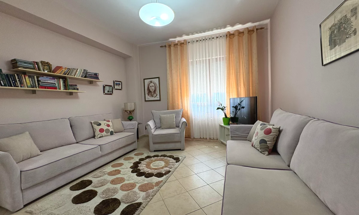 Shtepi me qera Apartament ne Tirane, 2+1, Mobilimi E mobiluar, Pagesa 700  Euro.