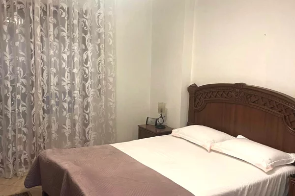 Shtepi me qera Apartament ne Tirane, 2+1, Mobilimi E mobiluar, Pagesa 700  Euro.