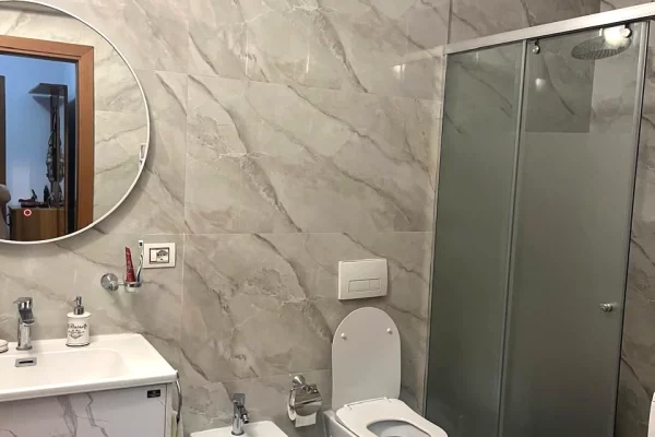 Shtepi me qera Apartament ne Tirane, 2+1, Mobilimi E mobiluar, Pagesa 700  Euro.