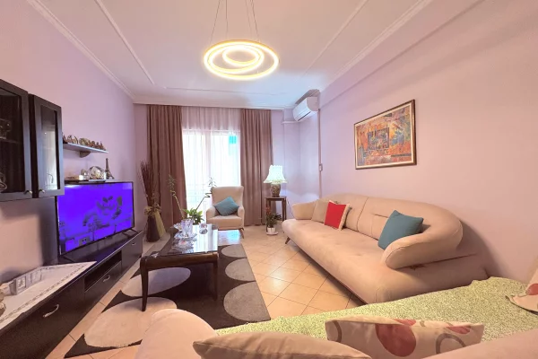 Shtepi me qera Apartament ne Tirane, 2+1, Mobilimi E mobiluar, Pagesa 700  Euro.