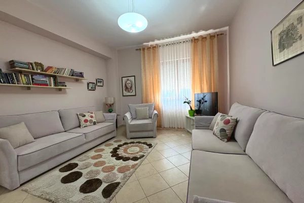 JEPET ME QIRA 2+1+2 Te Rruga e Kavajes ngjitur me spitalin Gjerman