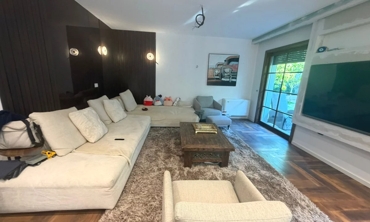 Shtepi me qera Vila Luksoze ne Tirane, 5+1, Mobilimi E mobiluar, Pagesa 5,000  Euro.