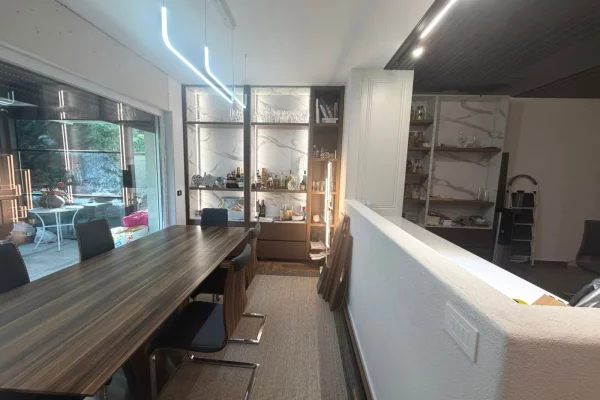 Shtepi me qera Vila Luksoze ne Tirane, 5+1, Mobilimi E mobiluar, Pagesa 5,000  Euro.