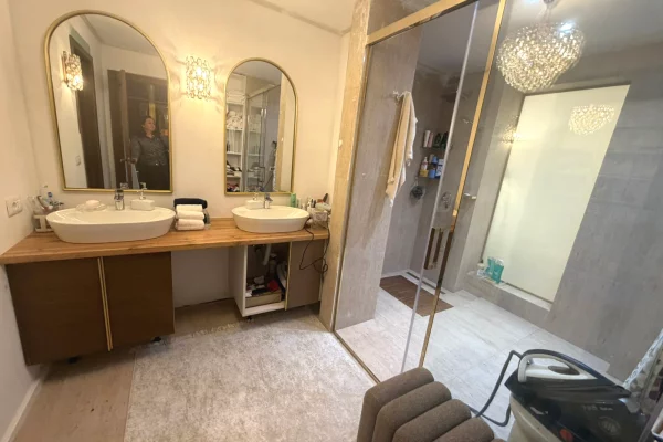 Shtepi me qera Vila Luksoze ne Tirane, 5+1, Mobilimi E mobiluar, Pagesa 5,000  Euro.