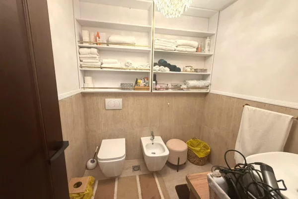 Shtepi me qera Vila Luksoze ne Tirane, 5+1, Mobilimi E mobiluar, Pagesa 5,000  Euro.