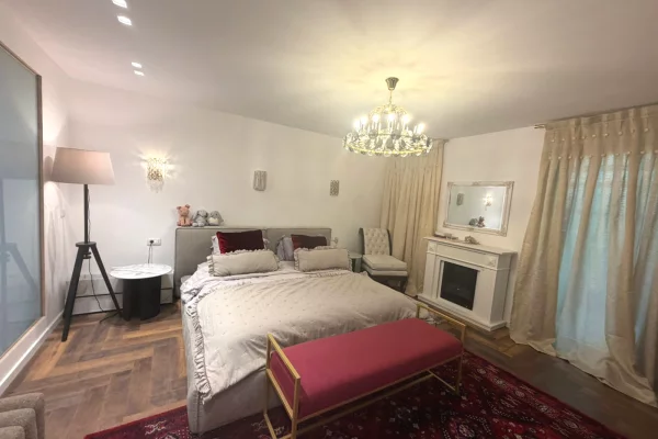 Shtepi me qera Vila Luksoze ne Tirane, 5+1, Mobilimi E mobiluar, Pagesa 5,000  Euro.