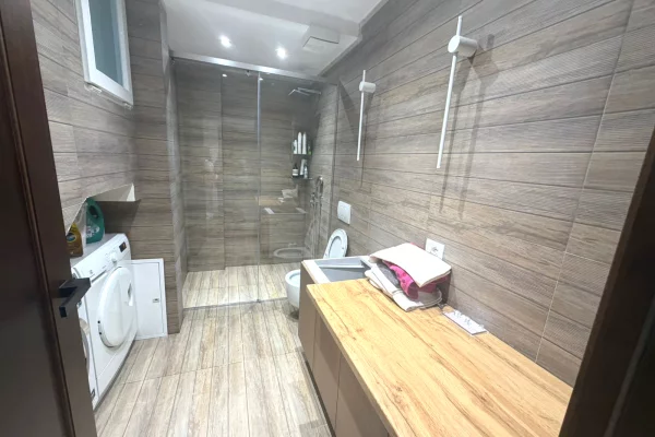 Shtepi me qera Vila Luksoze ne Tirane, 5+1, Mobilimi E mobiluar, Pagesa 5,000  Euro.