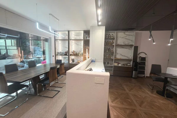 Shtepi me qera Vila Luksoze ne Tirane, 5+1, Mobilimi E mobiluar, Pagesa 5,000  Euro.