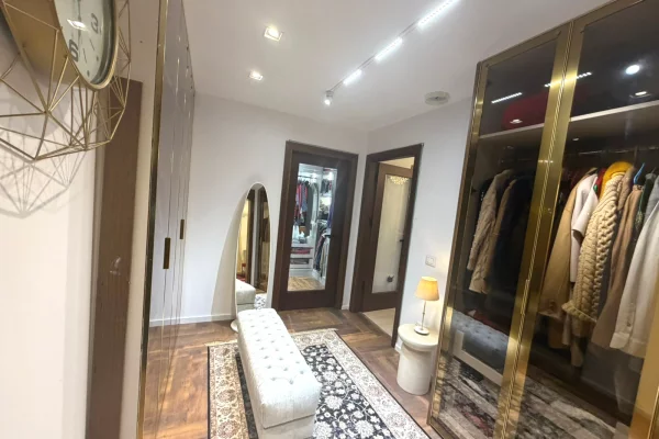 Shtepi me qera Vila Luksoze ne Tirane, 5+1, Mobilimi E mobiluar, Pagesa 5,000  Euro.