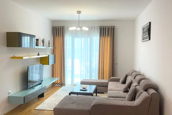 Shtepi me qera 2+1 ne Tirane - 900 Euro