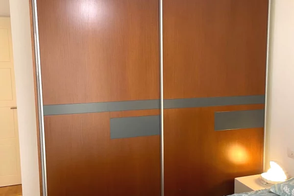 Shtepi me qera Apartament ne Tirane, 2+1, Mobilimi E mobiluar, Pagesa 900  Euro.