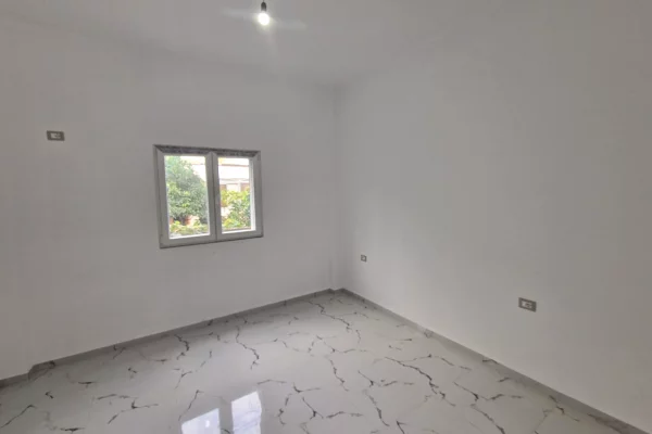Shtepi me qera Apartament ne Tirane, 1+1, Mobilimi Pjeserisht e mobiluar, Pagesa 30,000  Leke.