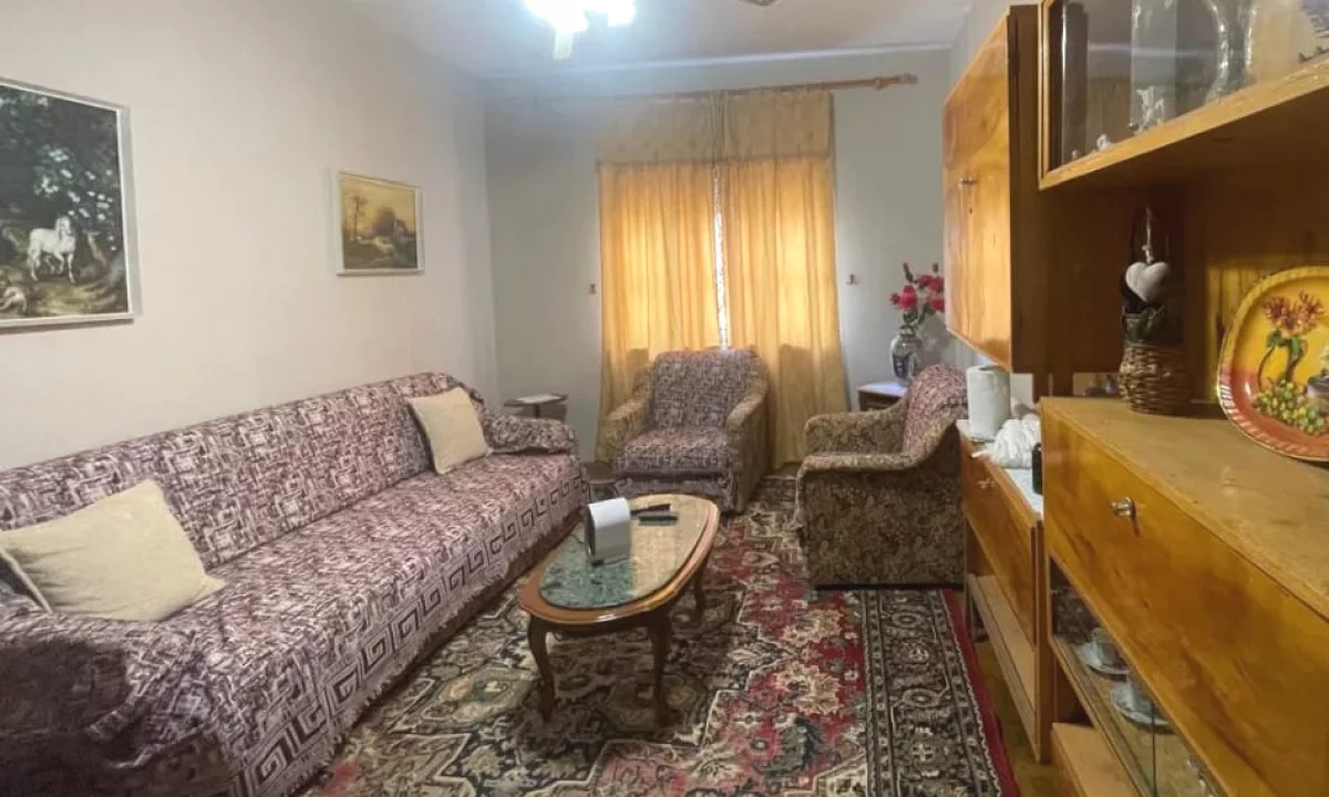 Shtepi me qera Apartament ne Tirane, 1+1, Mobilimi E mobiluar, Pagesa 450  Euro.