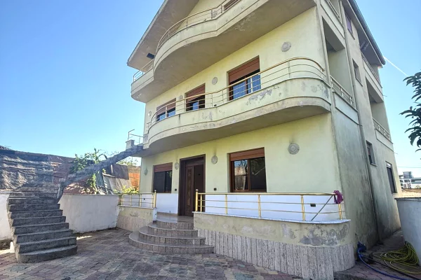  Vile 3-kateshe me qera – Prane Casa Italia