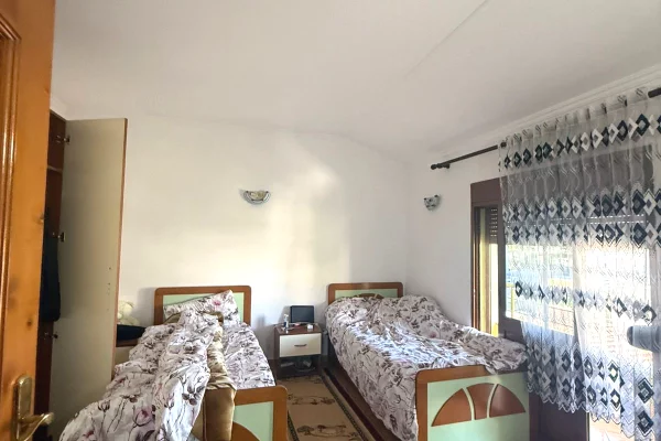  Vile 3-kateshe me qera – Prane Casa Italia