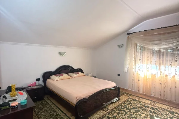  Vile 3-kateshe me qera – Prane Casa Italia