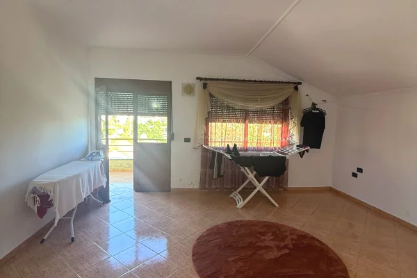  Vile 3-kateshe me qera – Prane Casa Italia