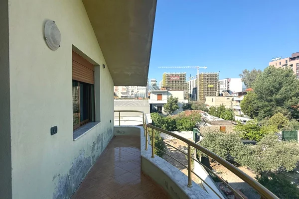  Vile 3-kateshe me qera – Prane Casa Italia